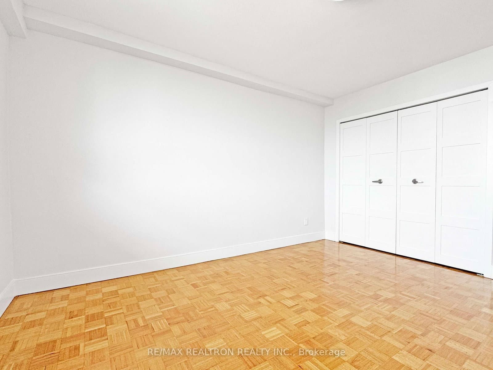 525 Eglinton Avenue E, Unit 903 thumbnail 7