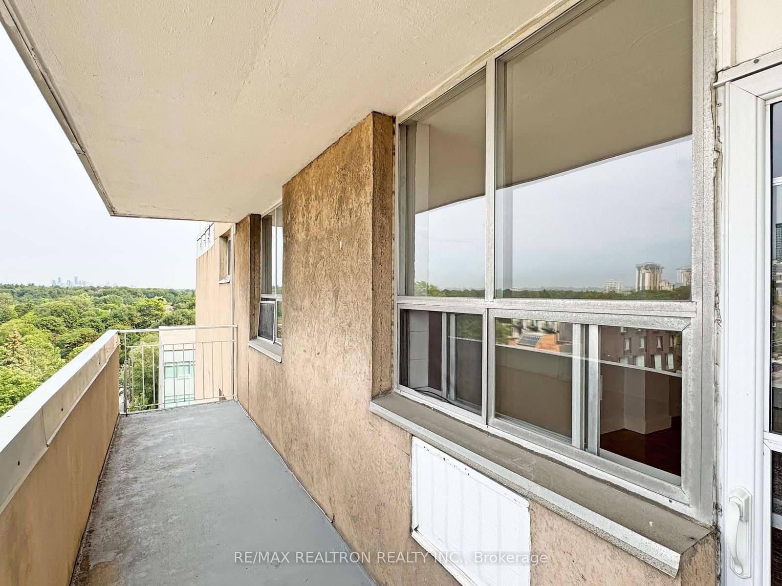 525 Eglinton Avenue E, Unit 903 thumbnail 9
