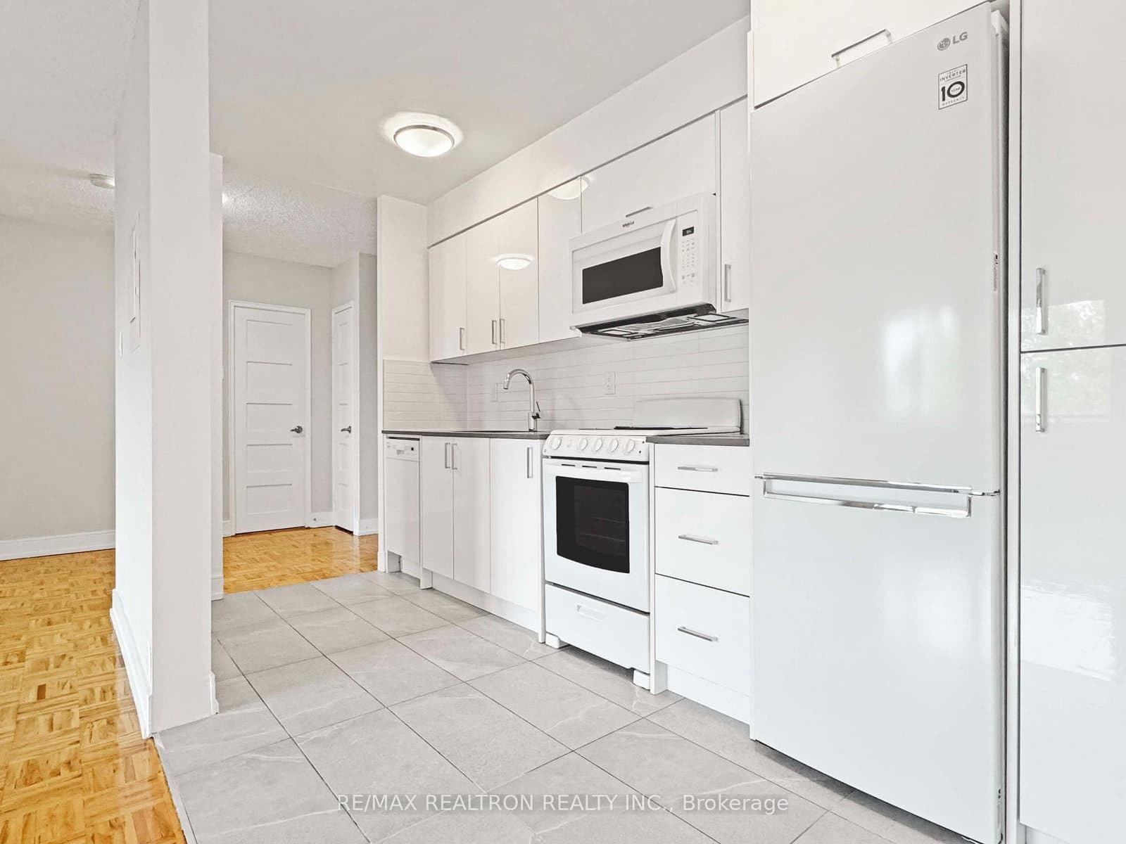 990 Avenue Road, Unit 201 thumbnail 2