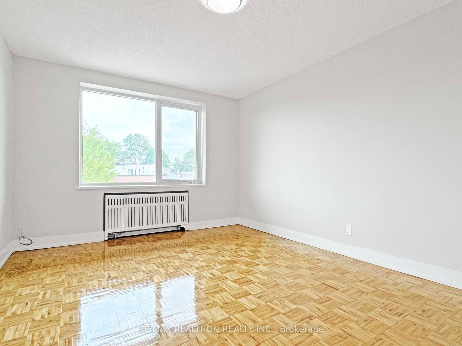 990 Avenue Road, Unit 201 thumbnail 4