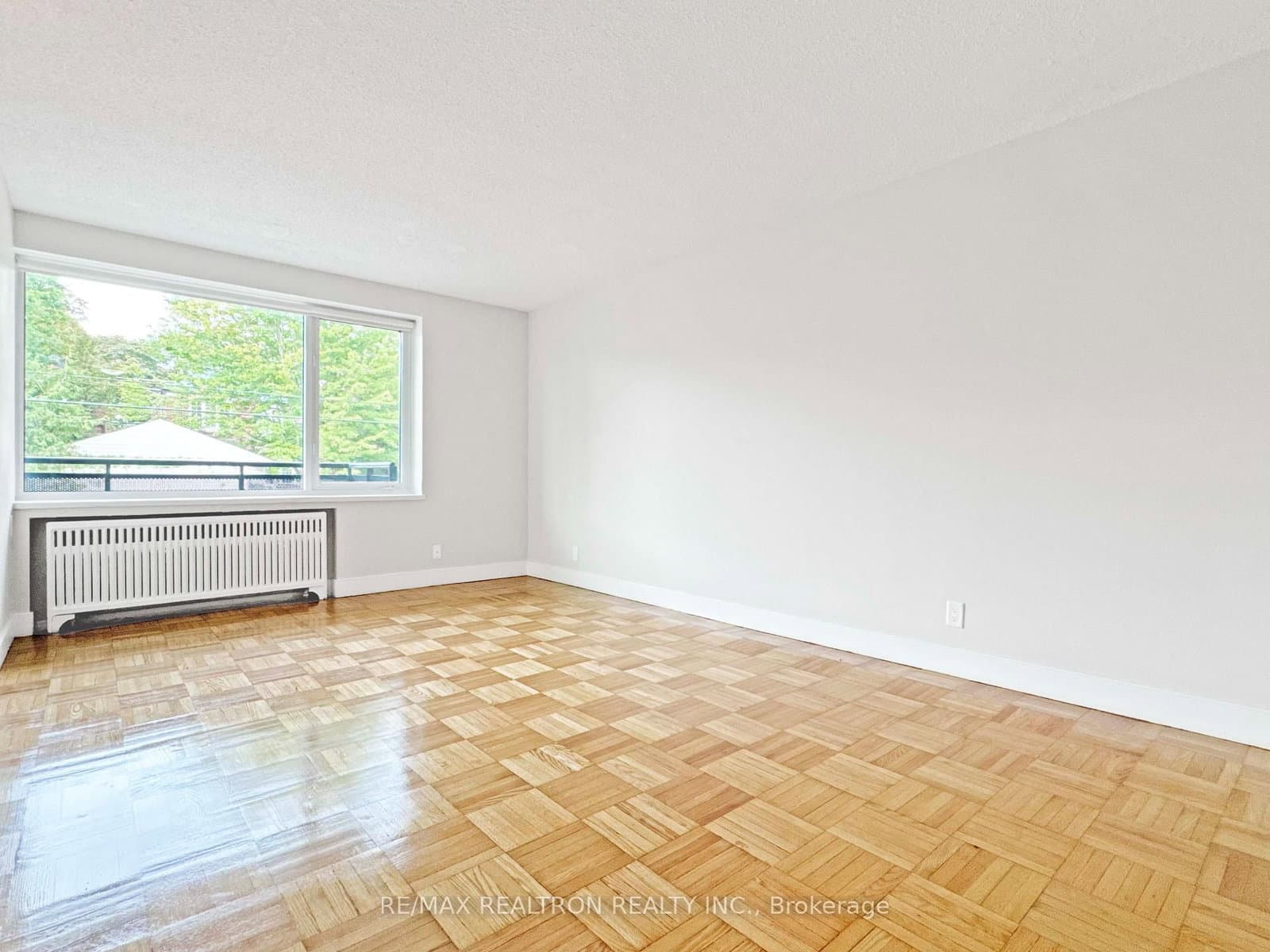990 Avenue Road, Unit 201 thumbnail 6