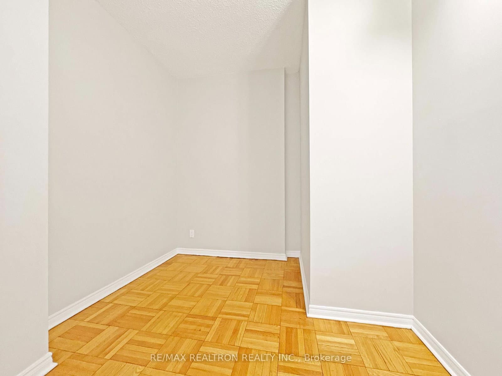 990 Avenue Road, Unit 201 thumbnail 7