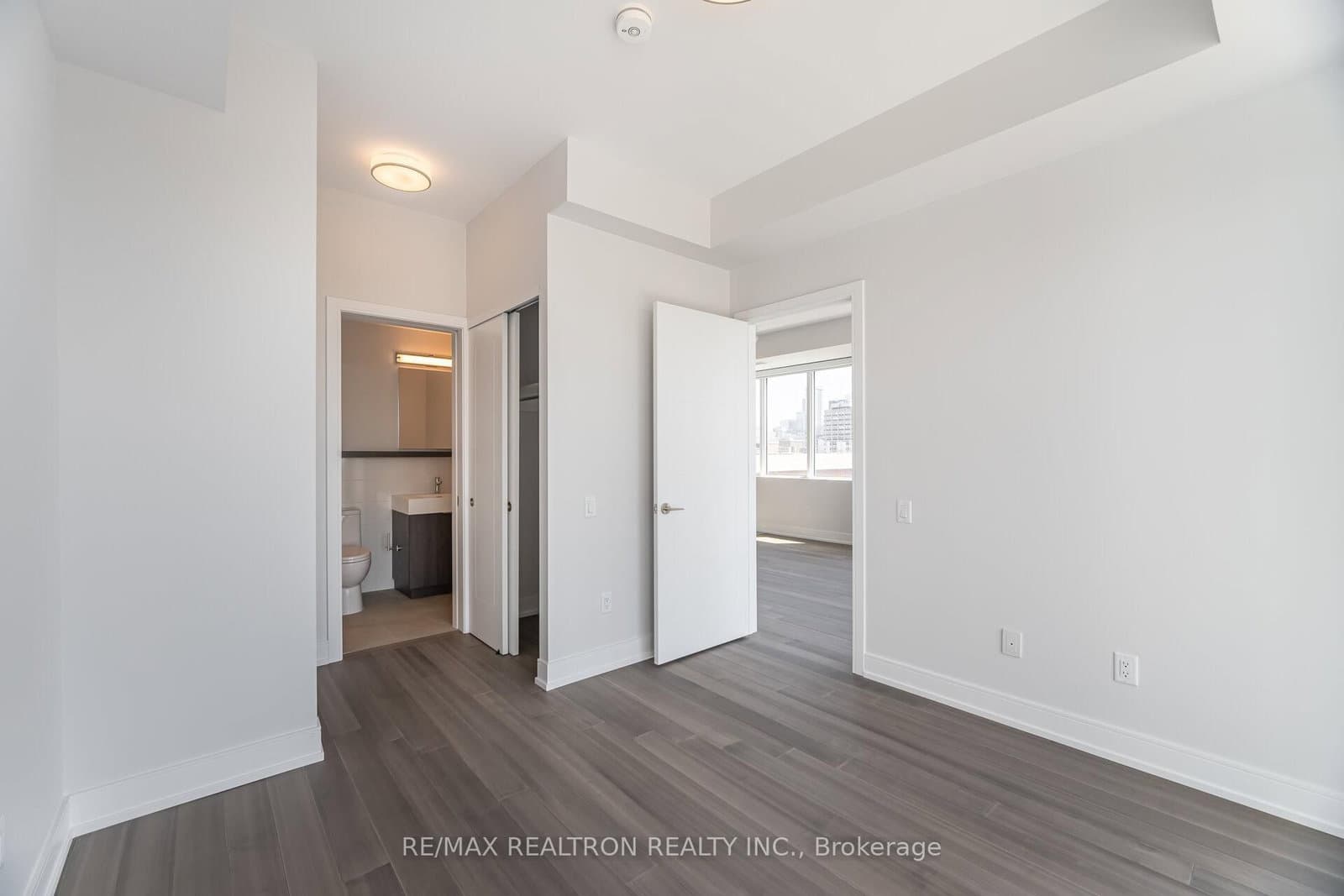 664 Spadina Avenue, Unit 710 thumbnail 12