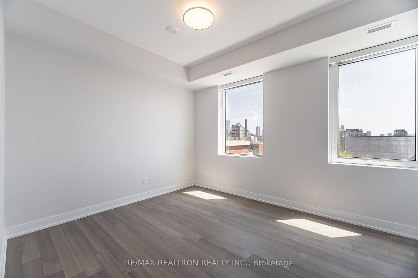 664 Spadina Avenue, Unit 710 thumbnail 15