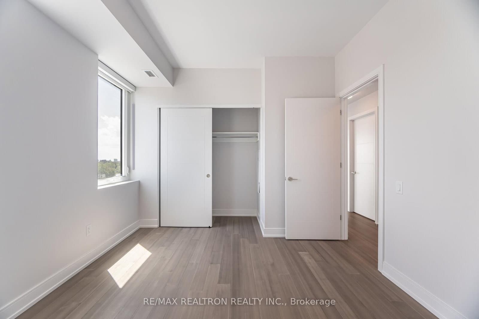 664 Spadina Avenue, Unit 710 thumbnail 17