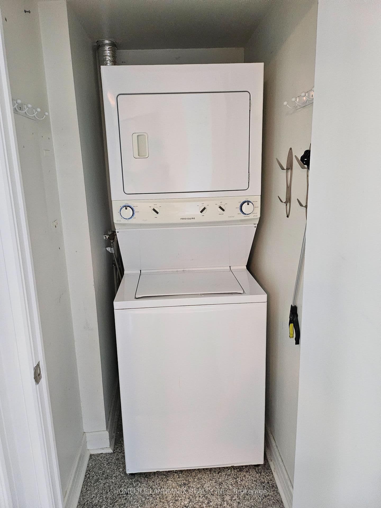 18 Harrison Garden Boulevard, Unit 2606 thumbnail 9