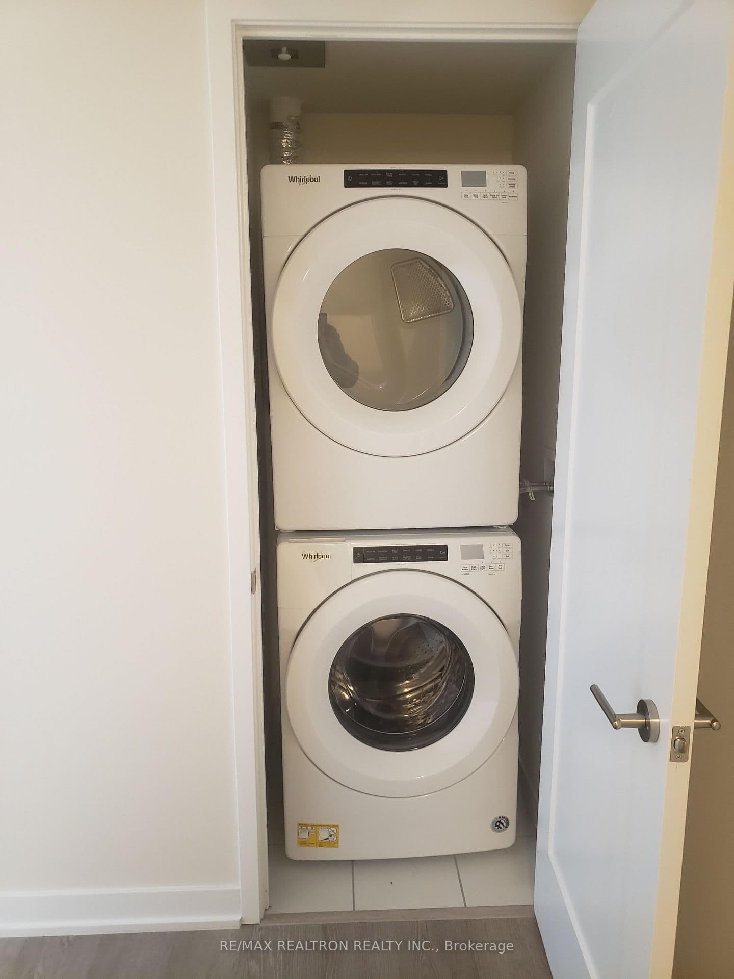 99 John Street, Unit 2307 thumbnail 8