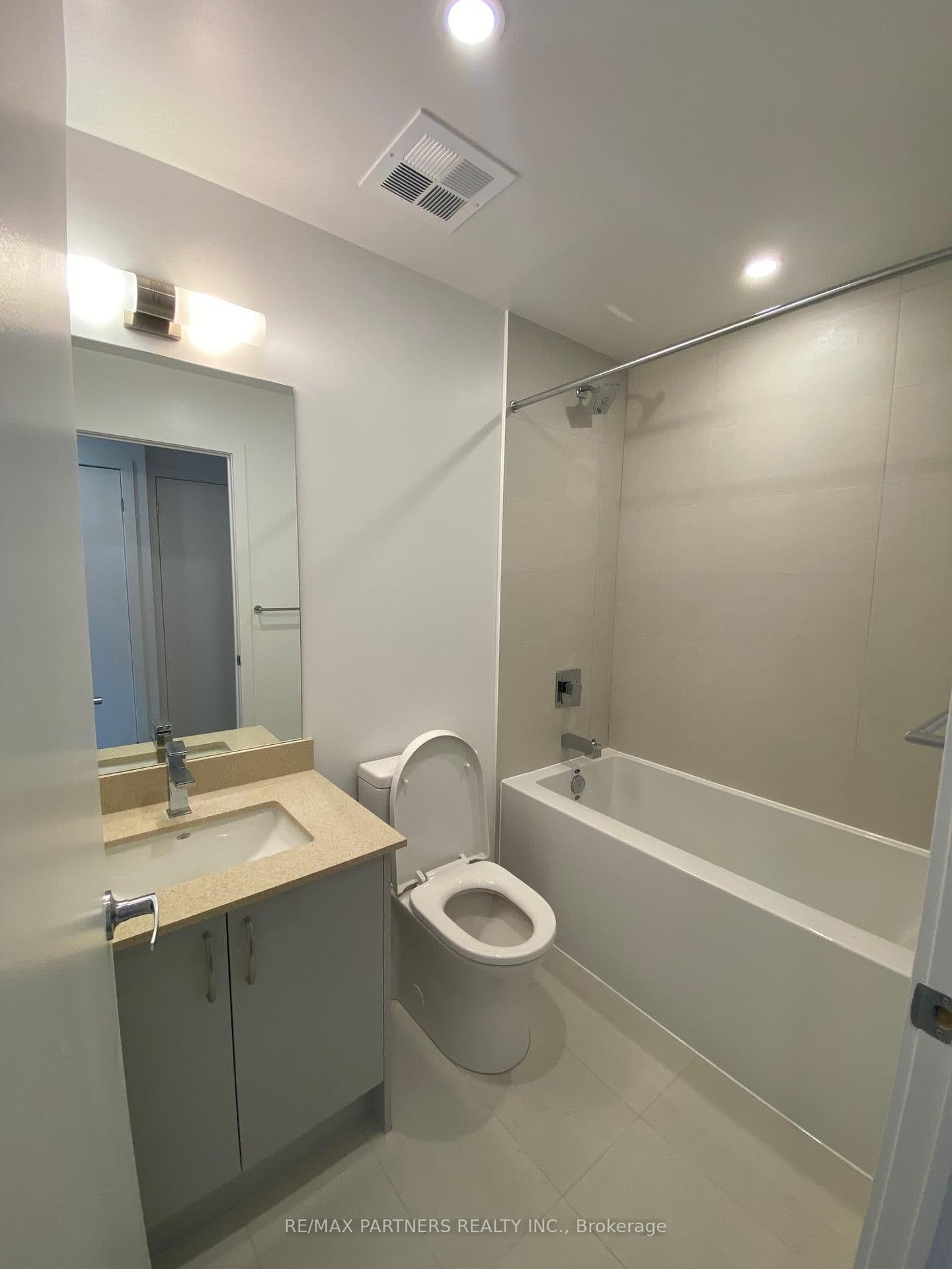 1 Cardiff Road, Unit 1001 thumbnail 9
