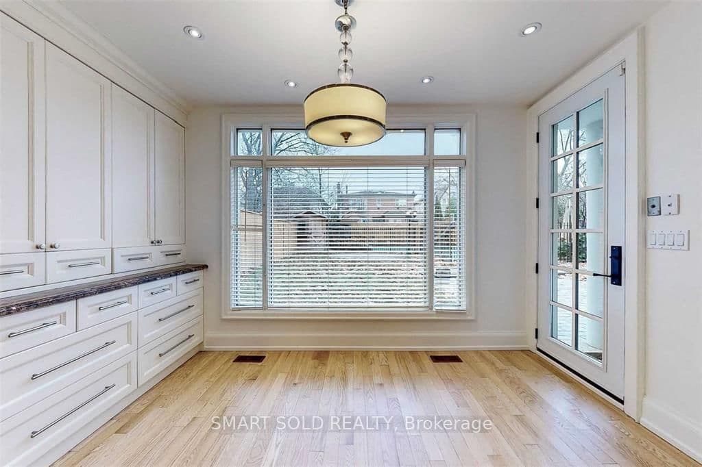 347 Cortleigh Boulevard thumbnail 11
