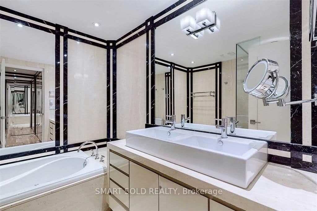 347 Cortleigh Boulevard thumbnail 20
