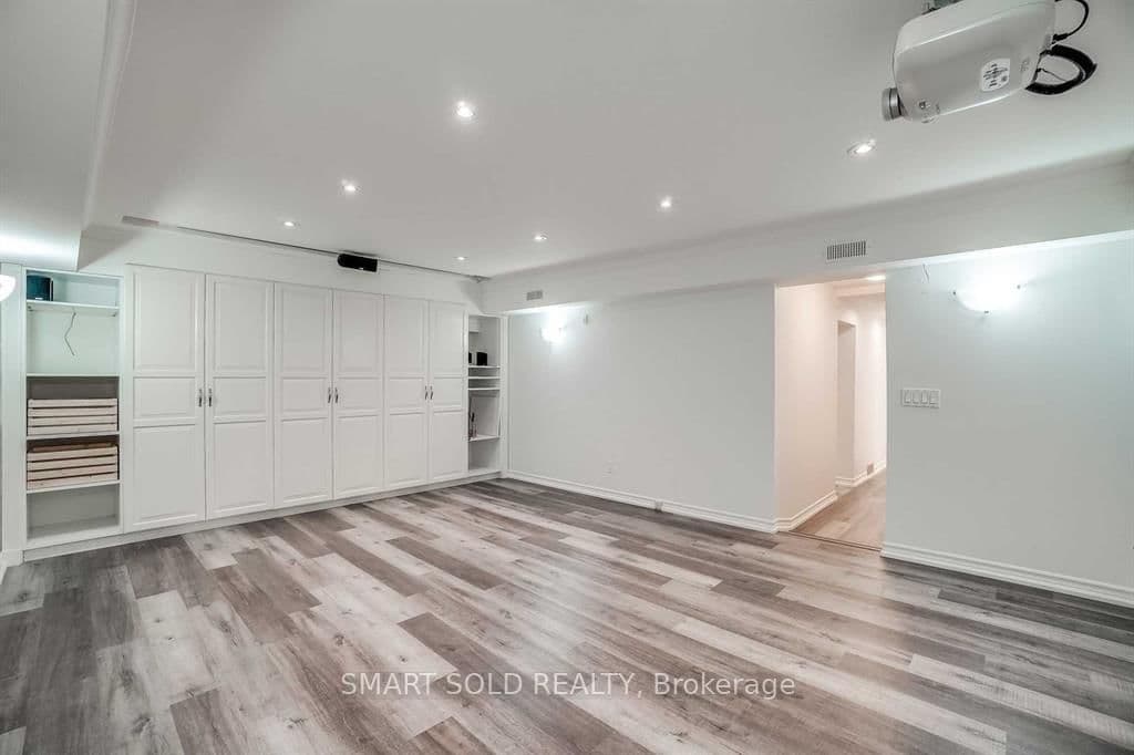 347 Cortleigh Boulevard thumbnail 30