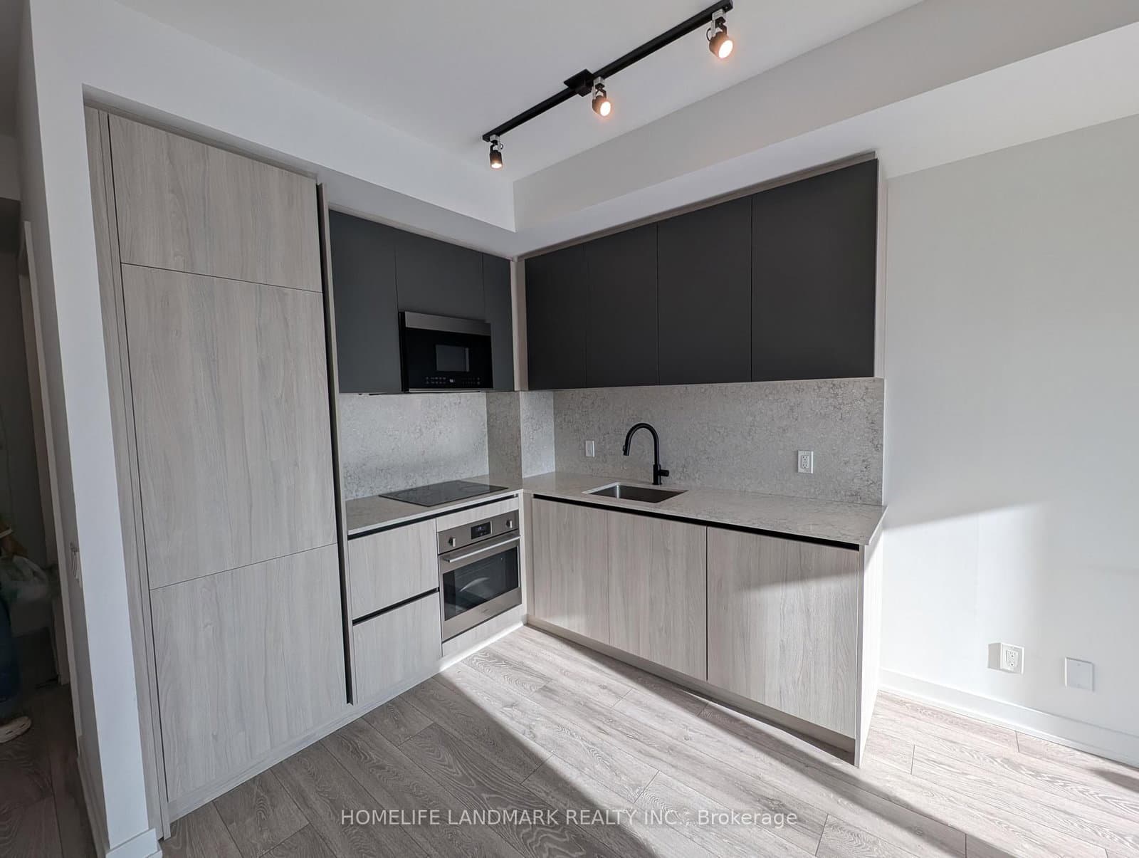108 Peter Street, Unit 1318 thumbnail 4
