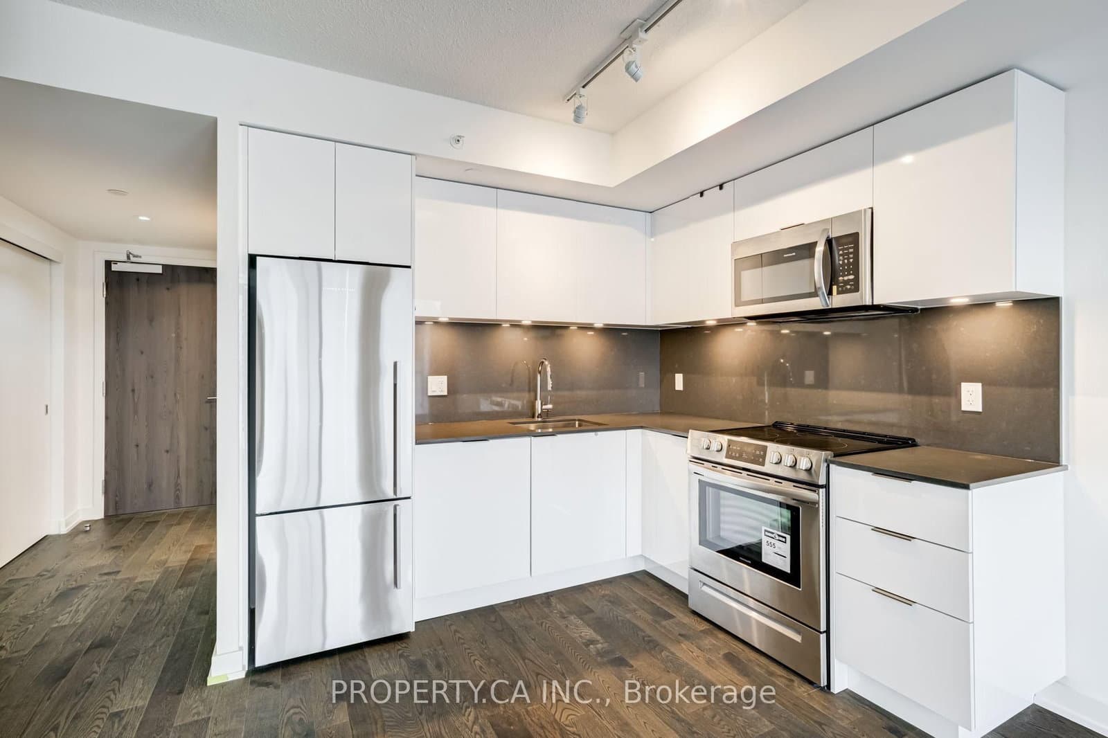 25 Richmond Street E, Unit 1513 thumbnail 10