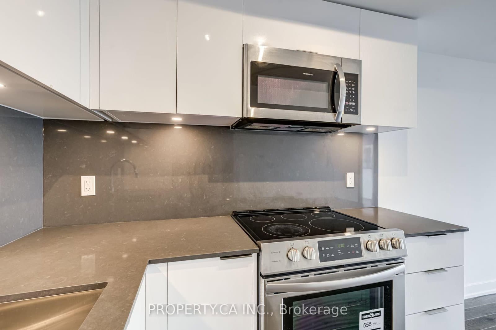 25 Richmond Street E, Unit 1513 thumbnail 14