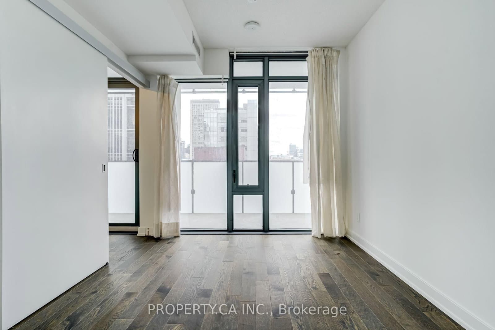 25 Richmond Street E, Unit 1513 thumbnail 24