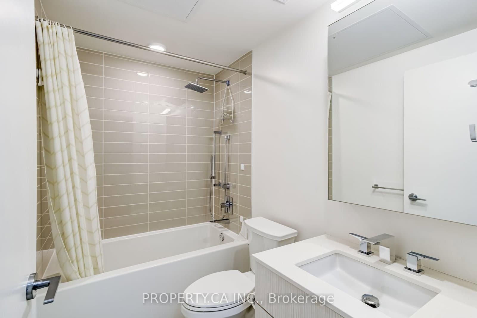25 Richmond Street E, Unit 1513 thumbnail 29