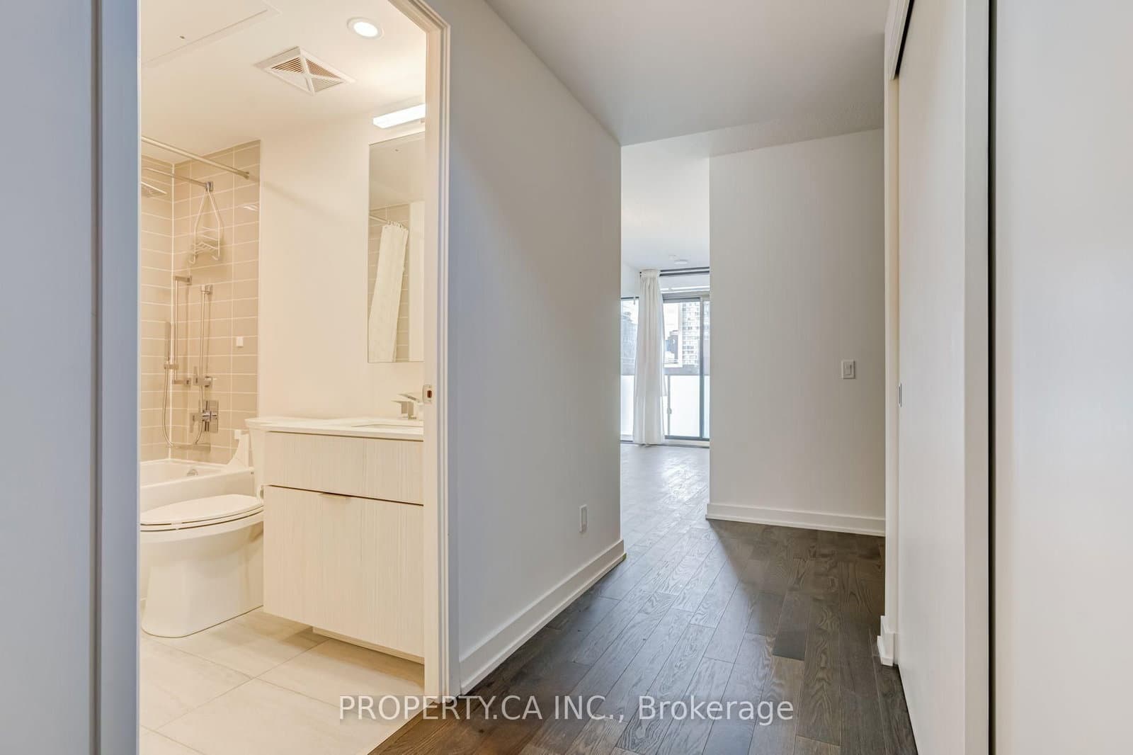 25 Richmond Street E, Unit 1513 thumbnail 7