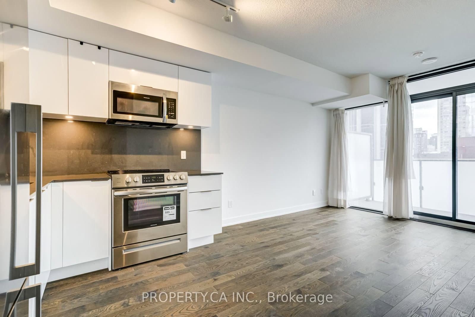 25 Richmond Street E, Unit 1513 thumbnail 8