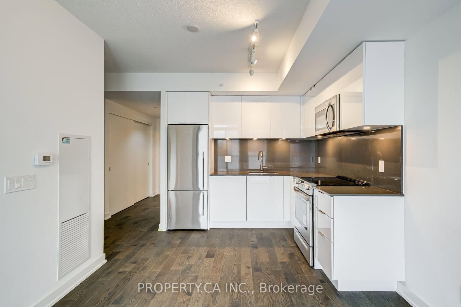 25 Richmond Street E, Unit 1513 thumbnail 9