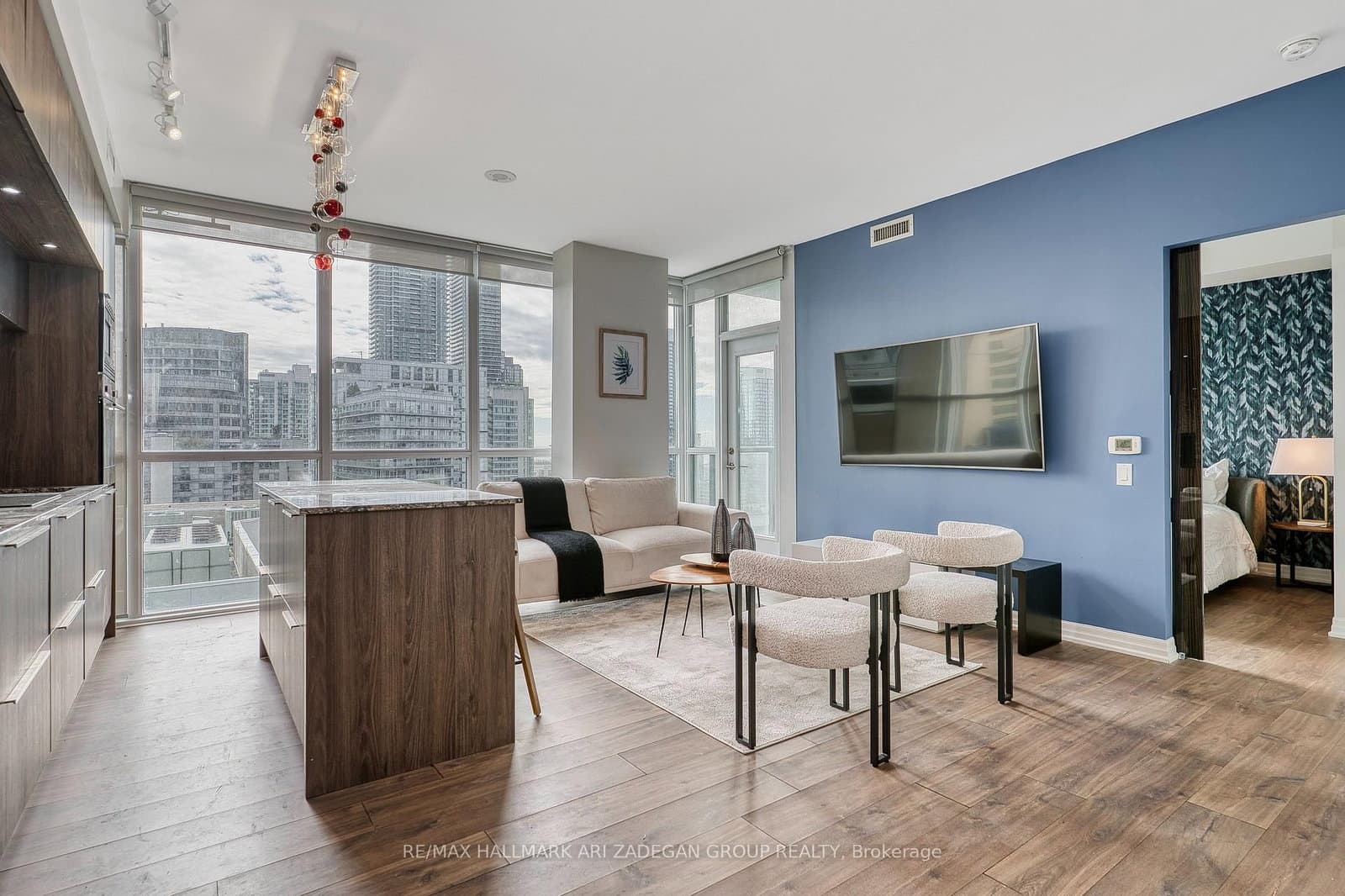 88 Blue Jays Way, Unit 1806 thumbnail 11