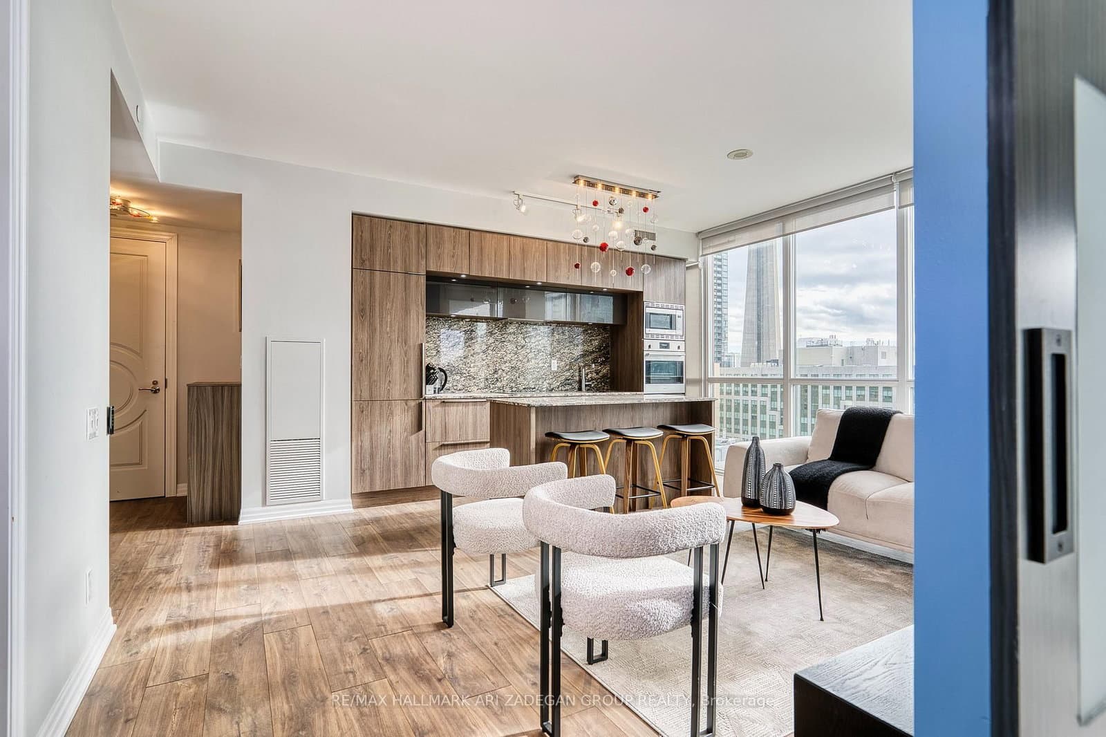 88 Blue Jays Way, Unit 1806 thumbnail 14