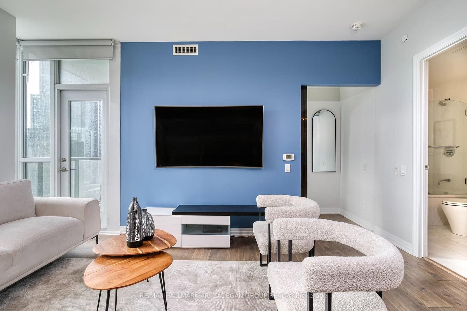 88 Blue Jays Way, Unit 1806 thumbnail 15