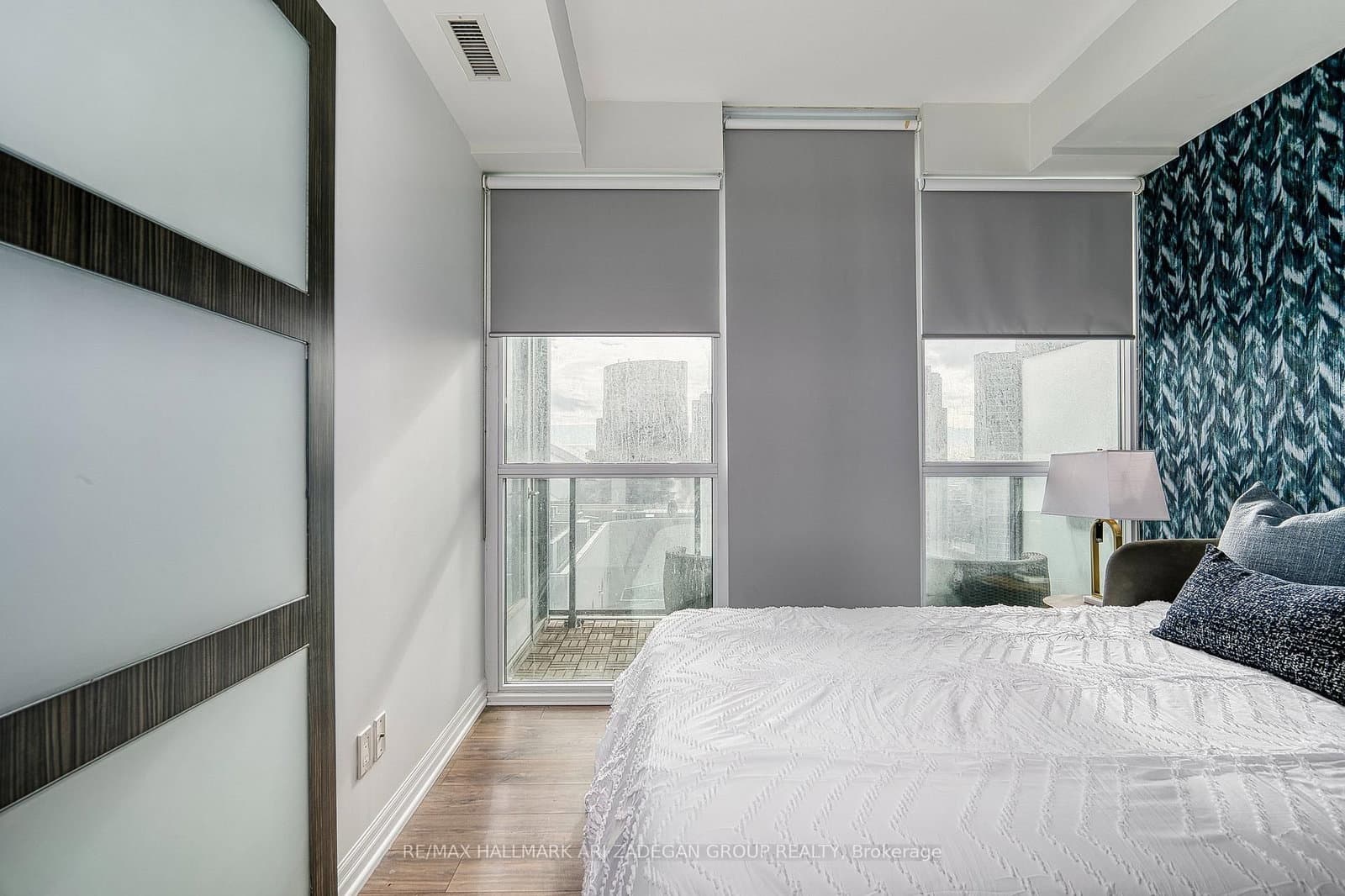 88 Blue Jays Way, Unit 1806 thumbnail 16