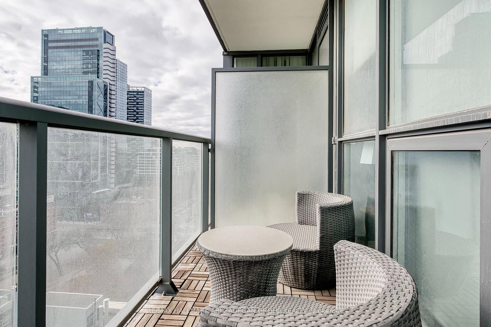88 Blue Jays Way, Unit 1806 thumbnail 19