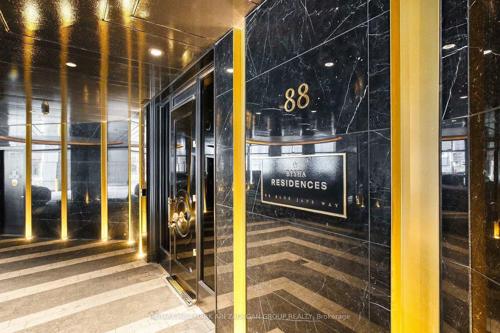 88 Blue Jays Way, Unit 1806 thumbnail 23