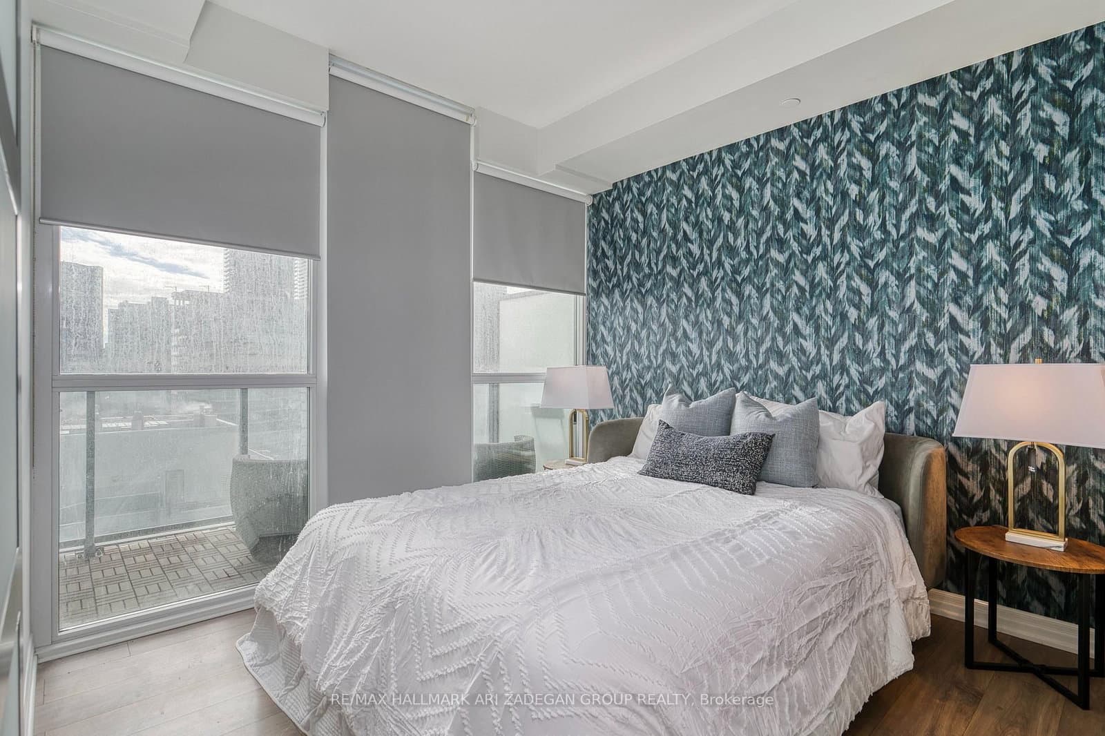 88 Blue Jays Way, Unit 1806 thumbnail 4
