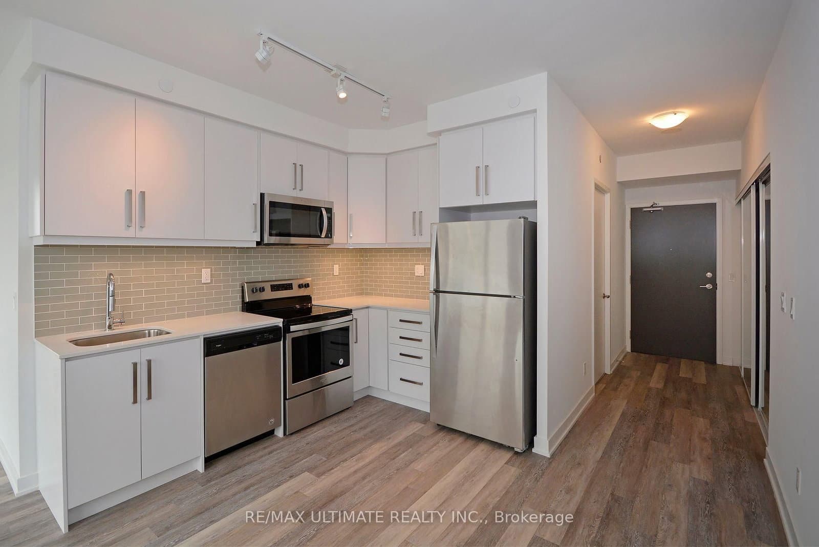 5180 Yonge Street, Unit 401 thumbnail 3
