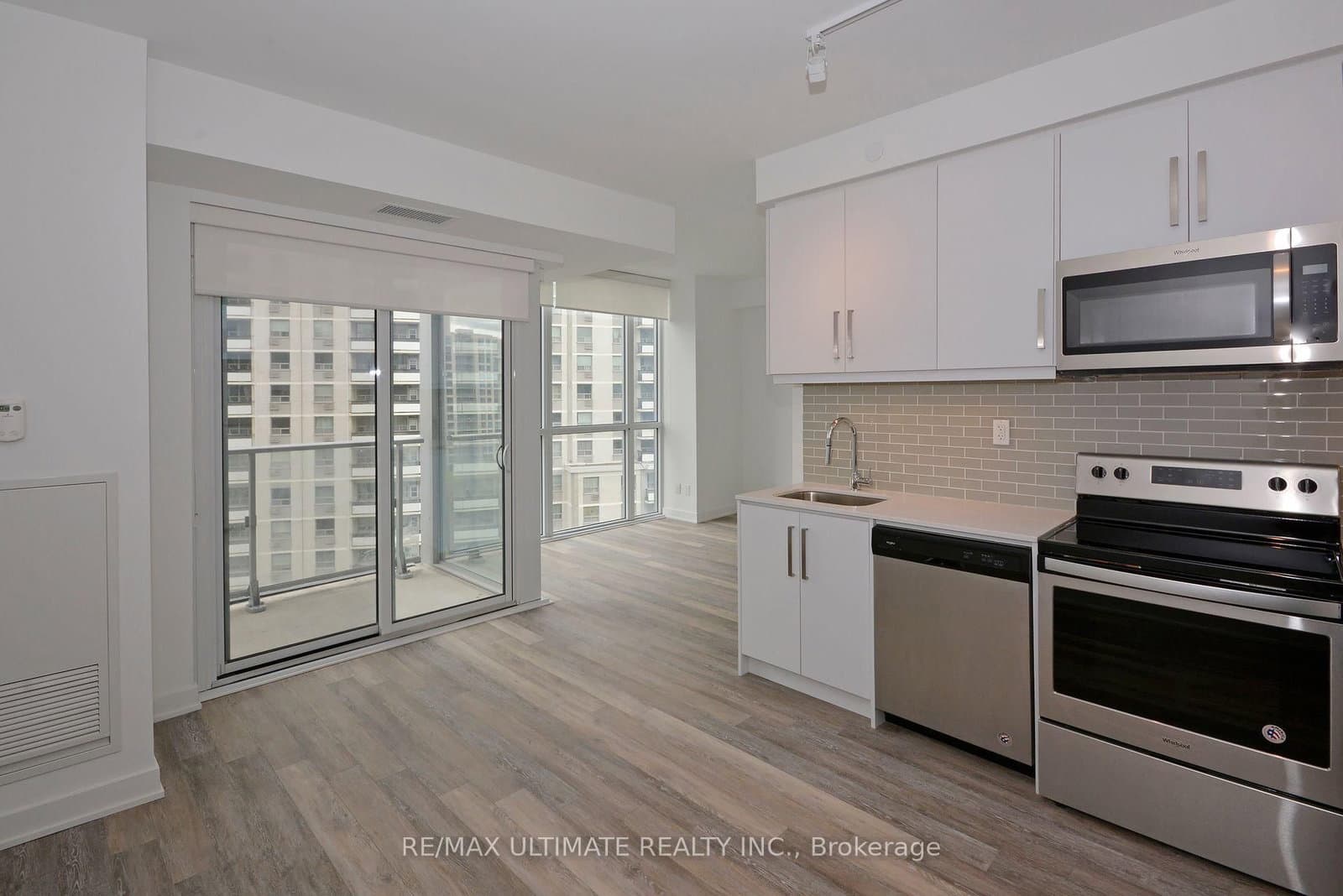 5180 Yonge Street, Unit 401 thumbnail 4