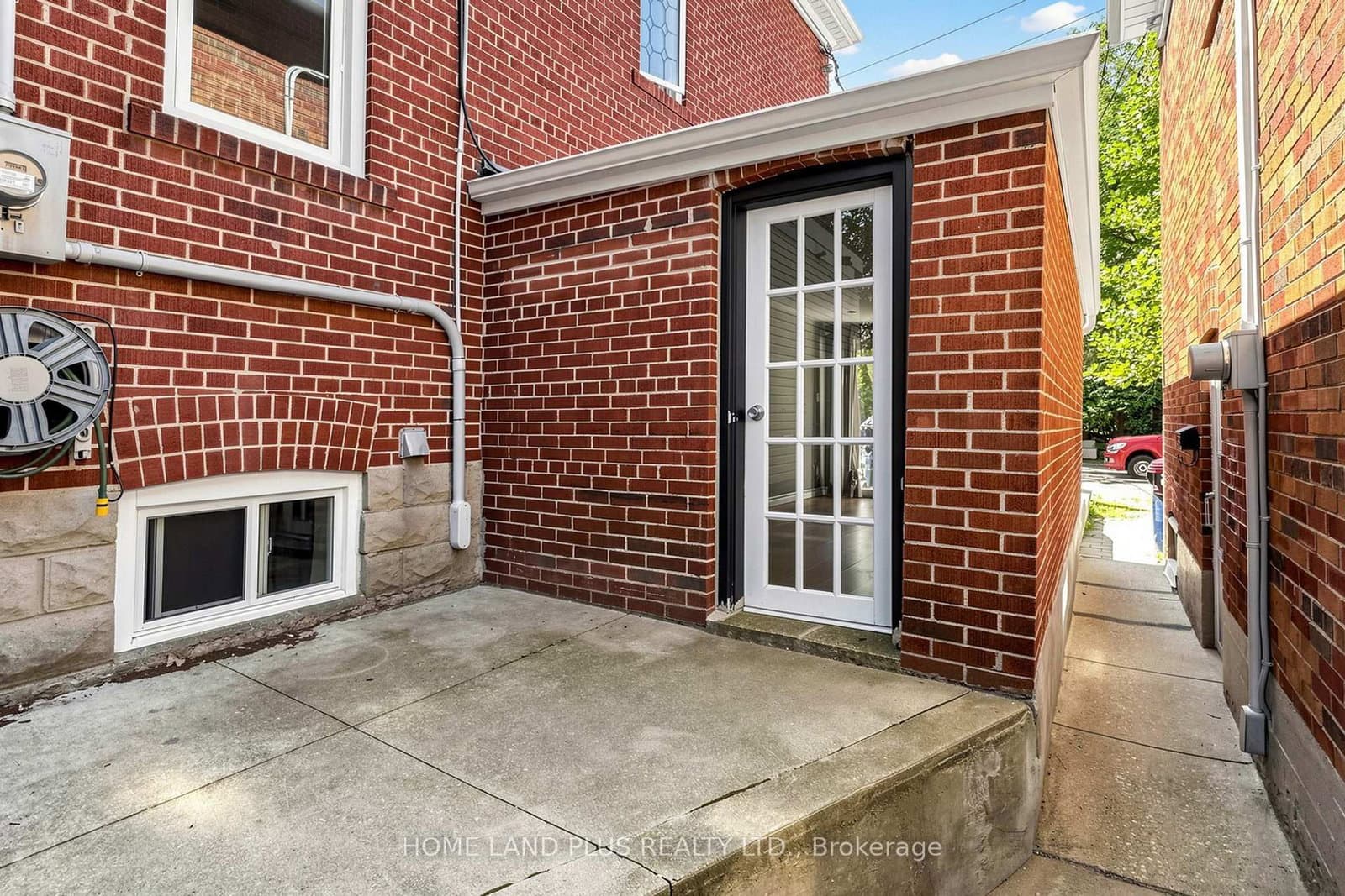 57 Mann Avenue thumbnail 37