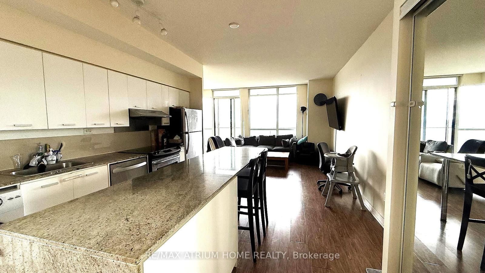 29 Singer Court, Unit 2605 thumbnail 3