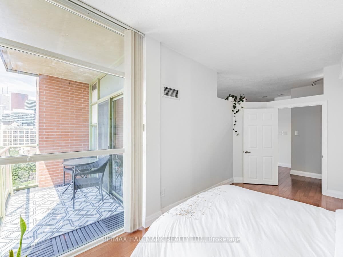 39 Parliament Street, Unit 1102 thumbnail 22
