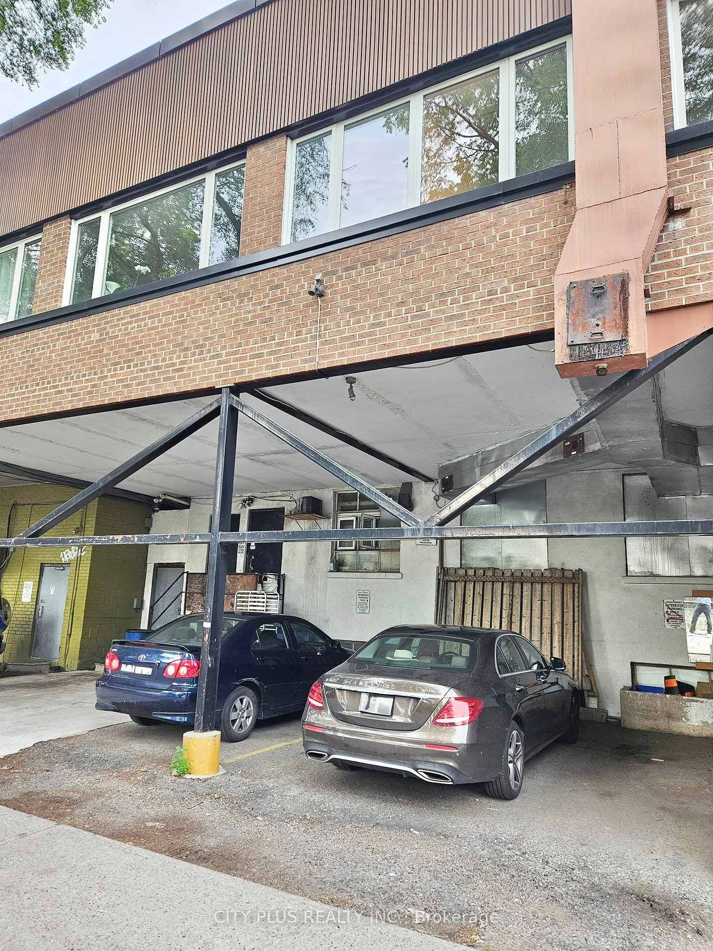 1677 Bayview Avenue thumbnail 11