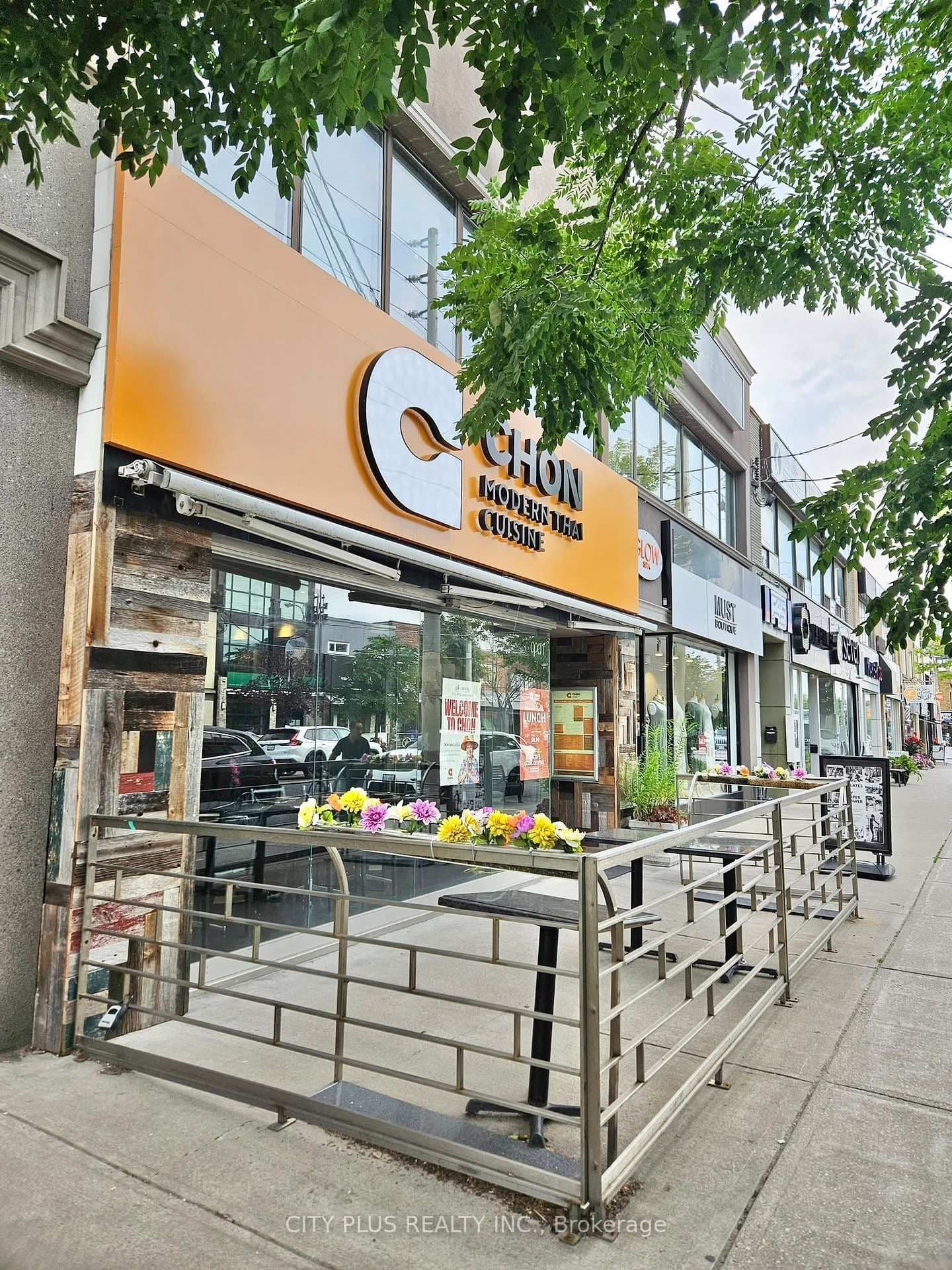 1677 Bayview Avenue thumbnail 2