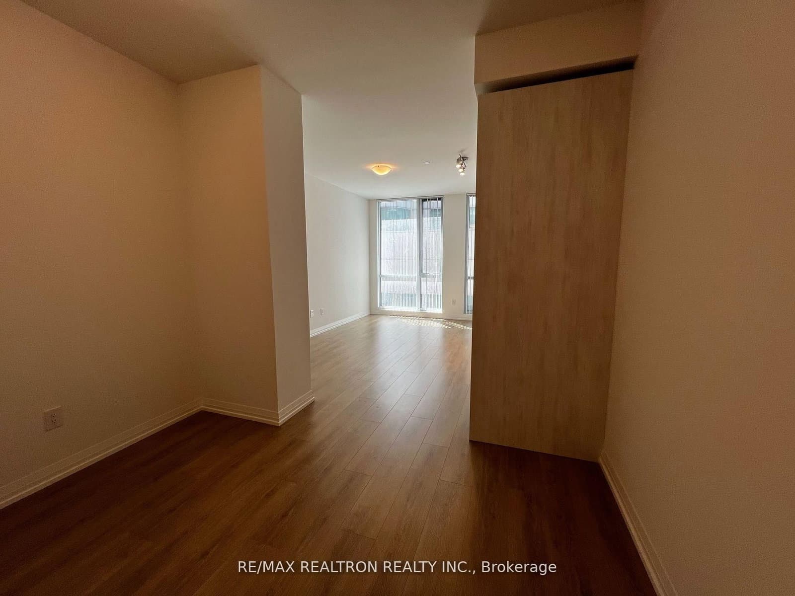 8 Widmer Street, Unit 1210 thumbnail 10