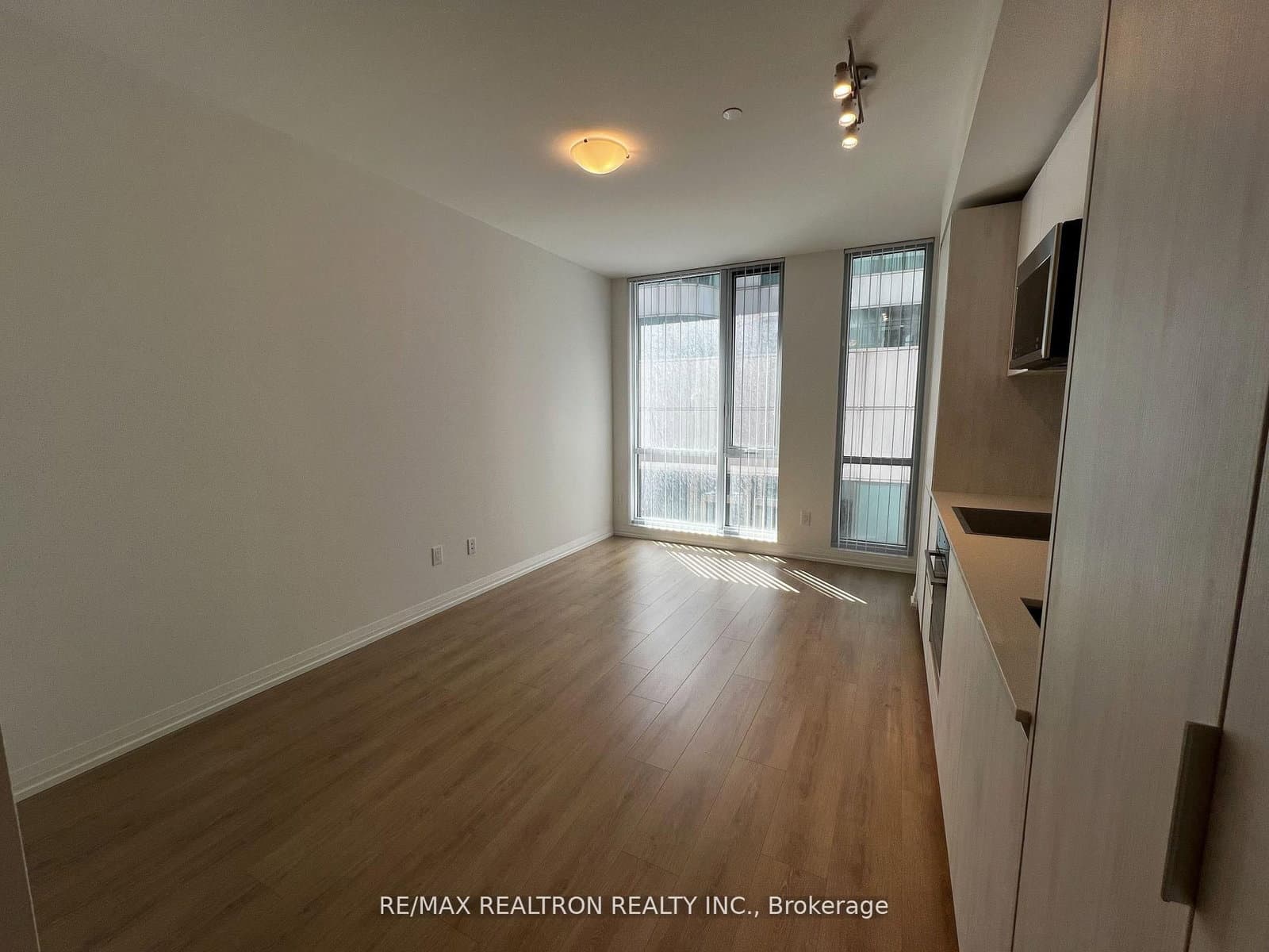 8 Widmer Street, Unit 1210 thumbnail 11