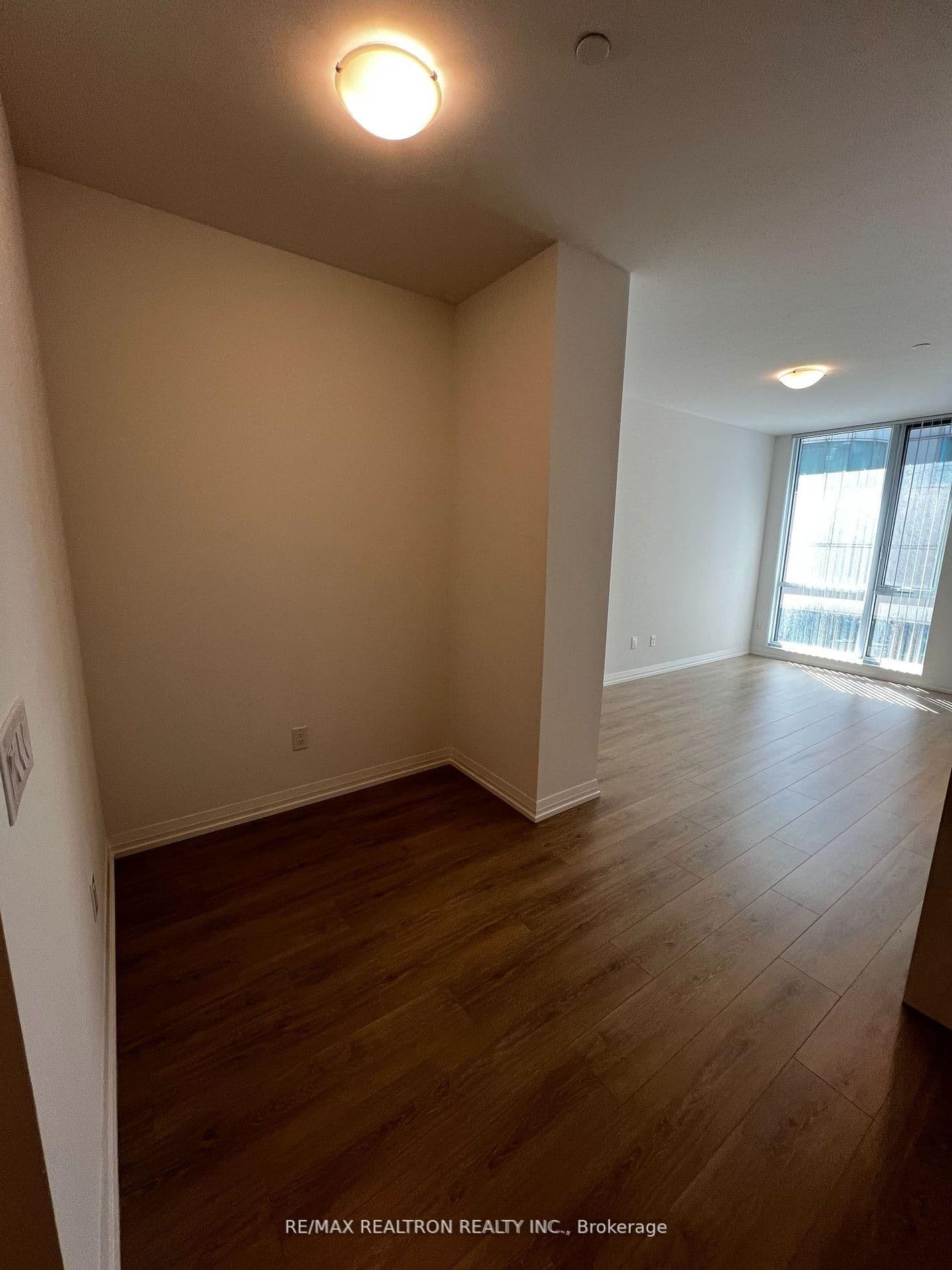 8 Widmer Street, Unit 1210 thumbnail 12