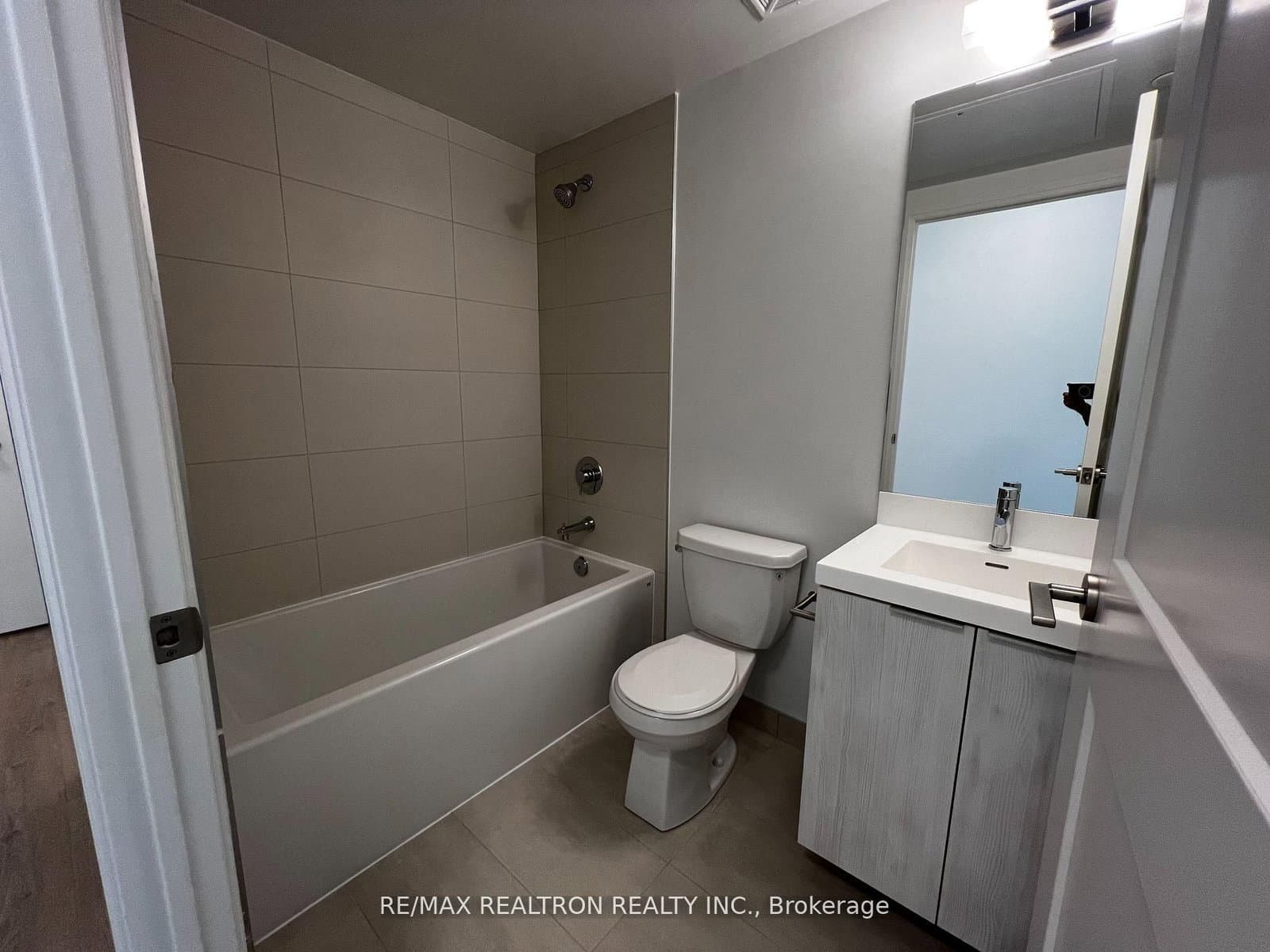 8 Widmer Street, Unit 1210 thumbnail 14