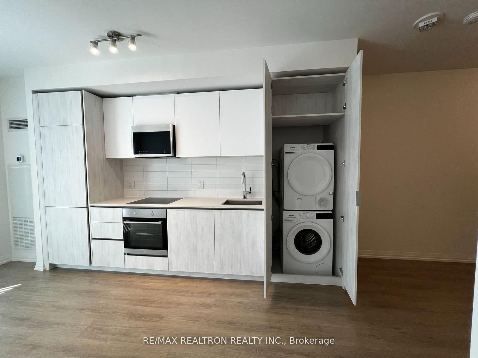 8 Widmer Street, Unit 1210 thumbnail 5
