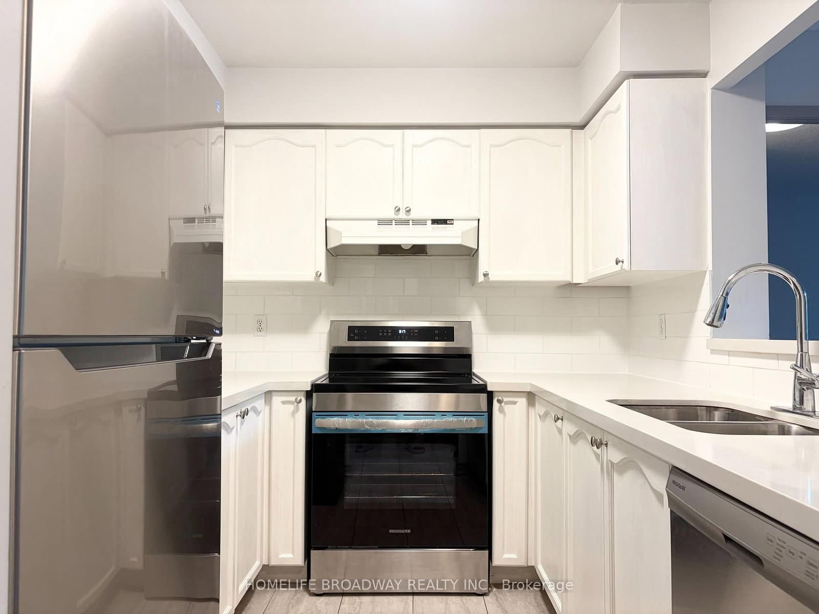 39 Pemberton Avenue, Unit 109 thumbnail 3