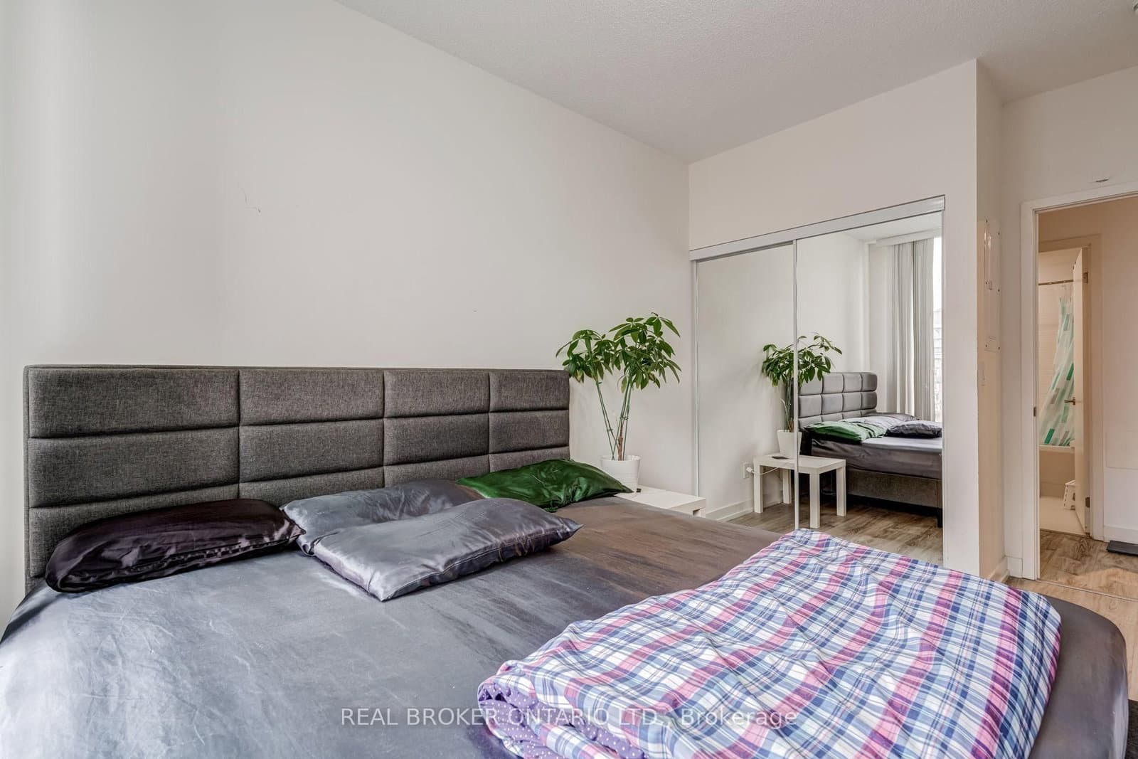 200 Sackville Street, Unit 702 thumbnail 14