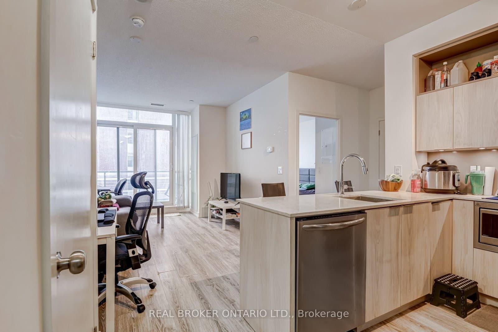 200 Sackville Street, Unit 702 thumbnail 4