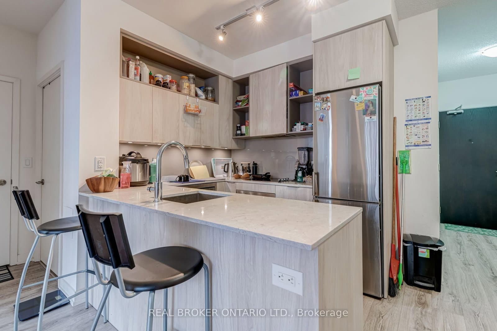 200 Sackville Street, Unit 702 thumbnail 6