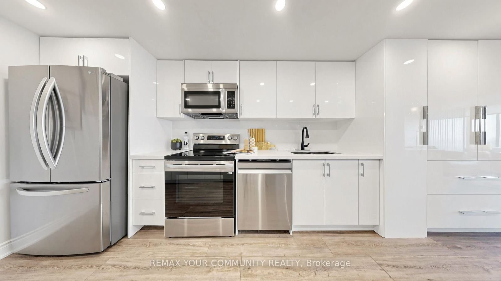 55 Skymark Drive, Unit 2704 thumbnail 15