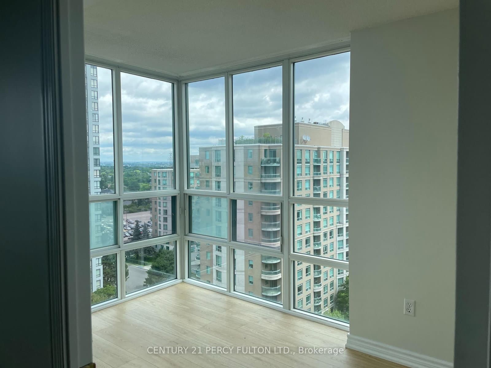 1 Pemberton Avenue, Unit 1503 thumbnail 4