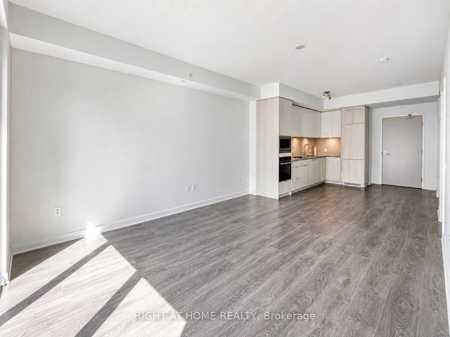 115 Blue Jays Way, Unit 910 thumbnail 3