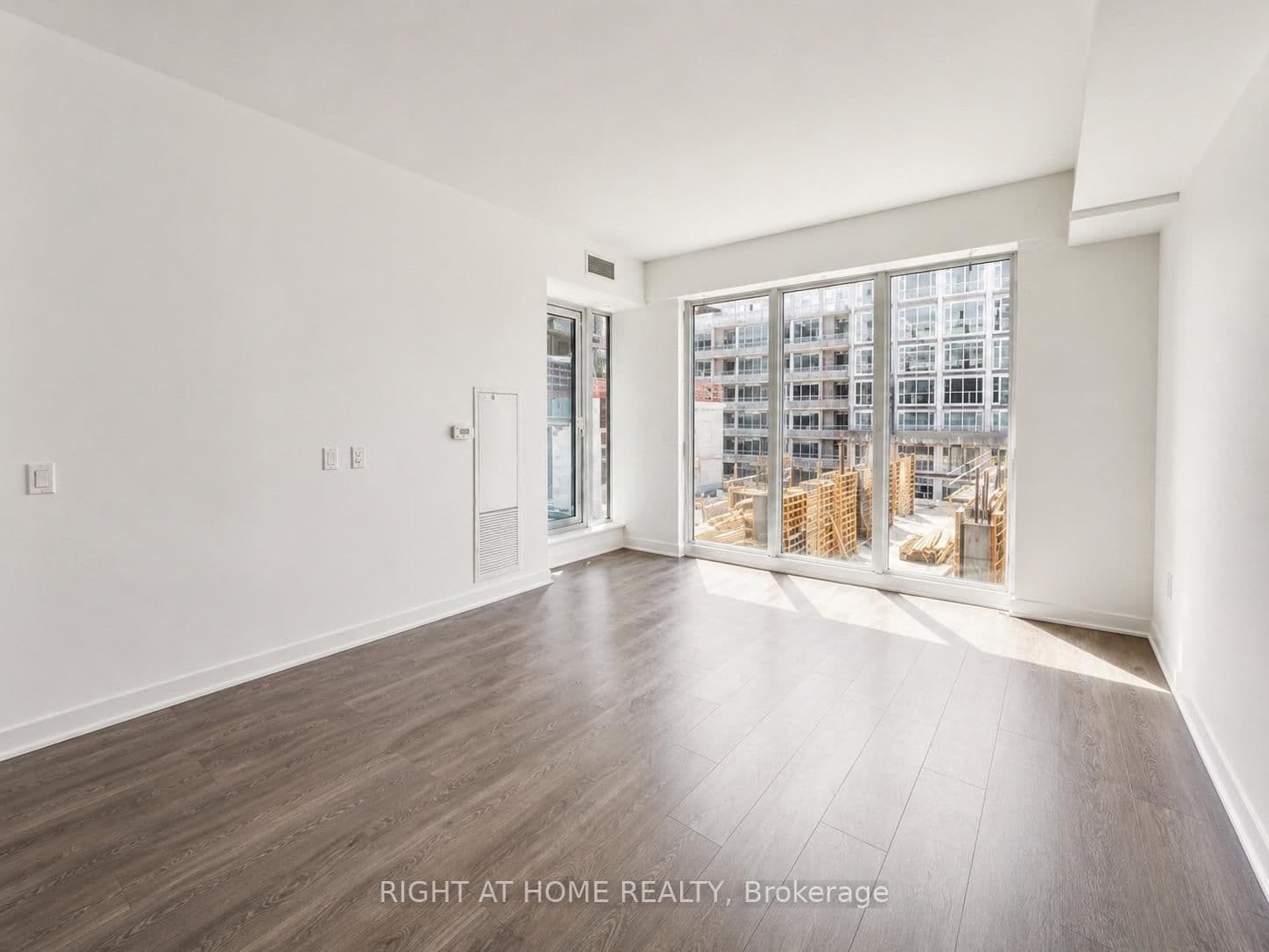 115 Blue Jays Way, Unit 910 thumbnail 4
